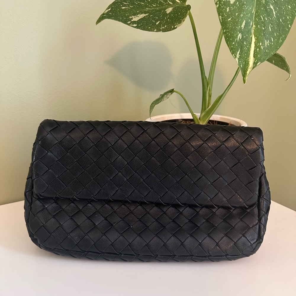 Authentic Bottega Veneta Women's Intrecciato Nappa Mini Messenger Bag